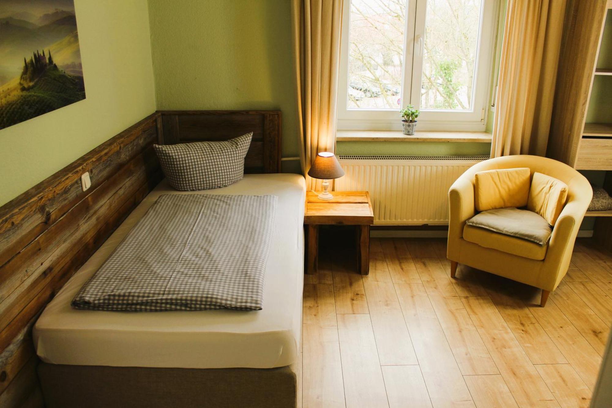 Haus am Bach - gemütliche Frühstückspension Allershausen Exterior foto