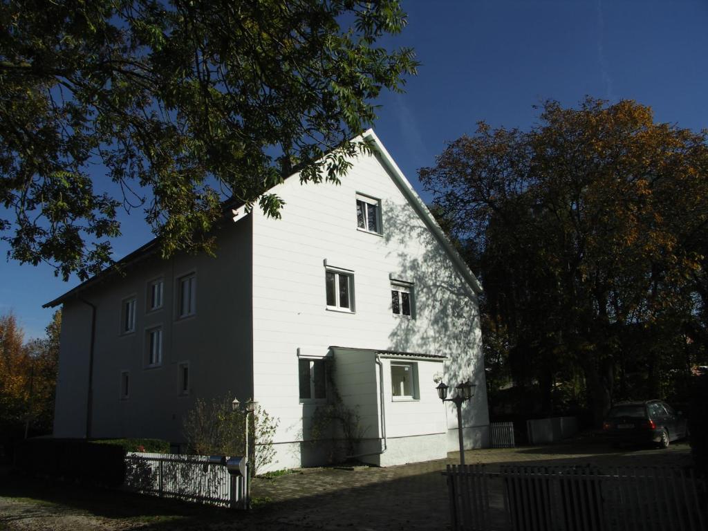 Haus am Bach - gemütliche Frühstückspension Allershausen Exterior foto